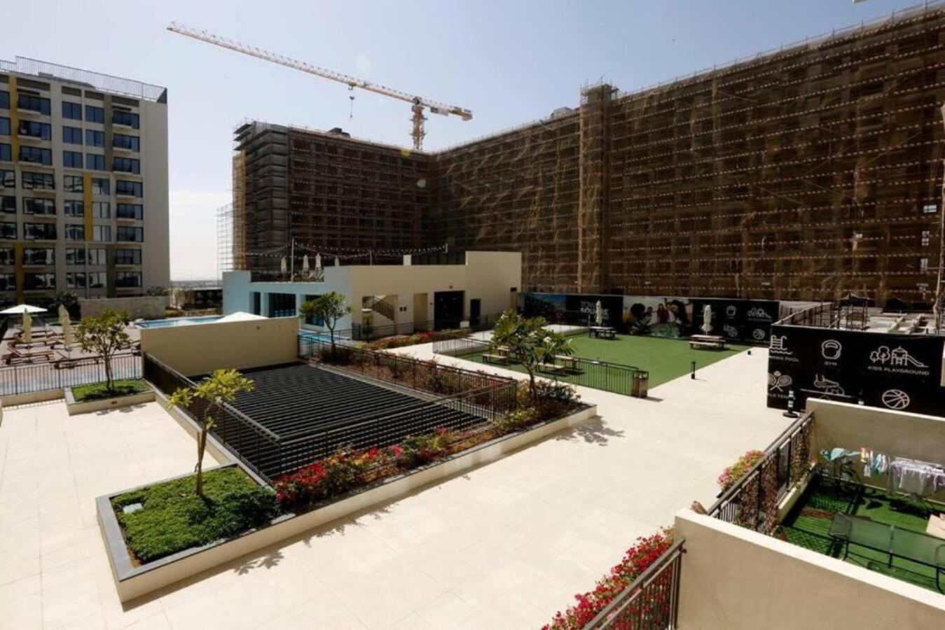 Brown Stone - Miracle Garden Dubaï