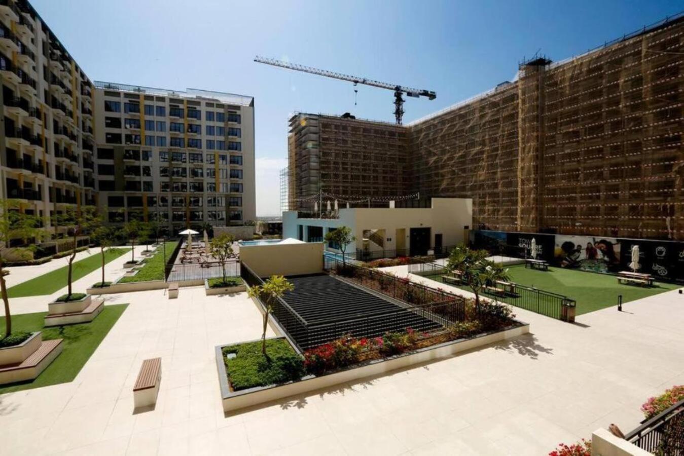 Brown Stone - Miracle Garden Dubaï